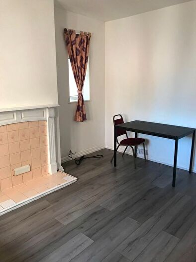 2 Bedroom Flat To Rent In Western Court, UB2