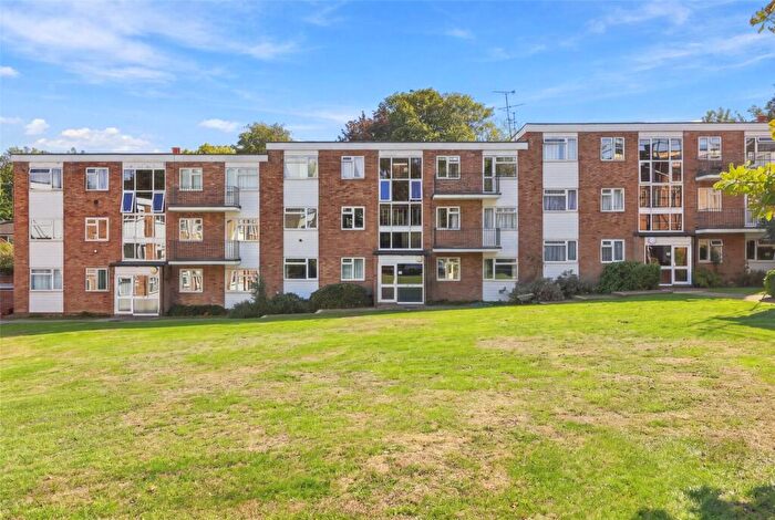 2 Bedroom Apartment For Sale In Haig Court, Chelmsford, Essex, CM2