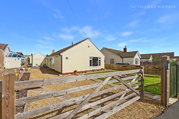 4 Bedroom Bungalow For Sale In Orchard Way, Offord D'Arcy, St. Neots, Cambridgeshire, PE19