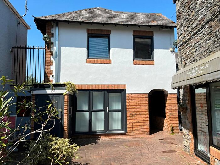 2 Bedroom Apartment For Sale In High Street, Nailsea, North Somerset, BS48
