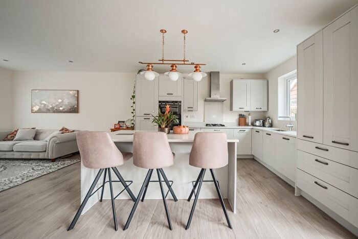 4 Bedroom Detached House For Sale In Heron Drive, Stratford-Upon-Avon, CV37