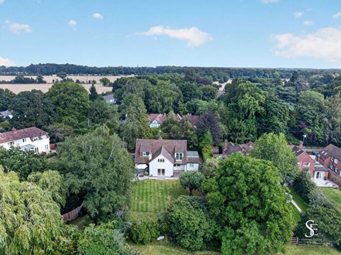 5 Bedroom Detached House For Sale In Halls Lane, Waltham St. Lawrence, RG10