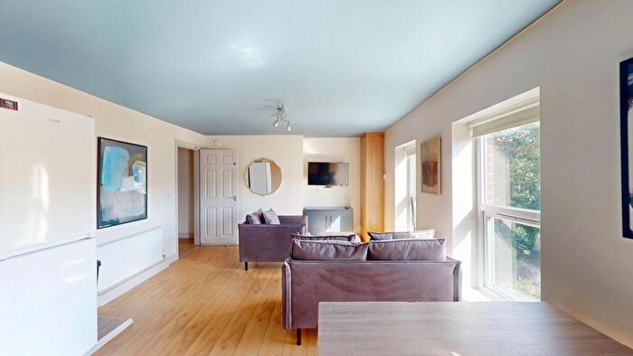 2 Bedroom Flat To Rent In Belle Vue Road, Hyde Park, Leeds, LS3
