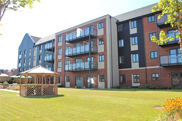 2 Bedroom Flat For Sale In Station Road, Hook, Hamshire, RG27