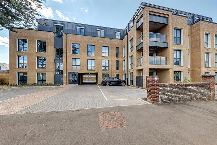 2 Bedroom Flat For Sale In Lyndhurst Road, Lindfield Place, BN11