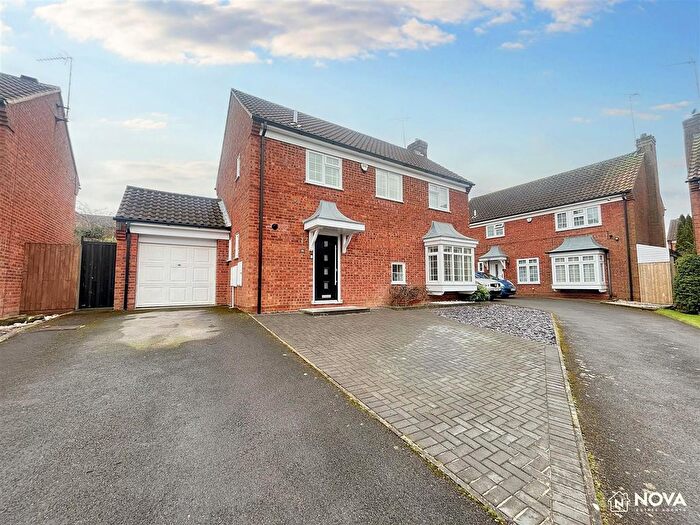 4 Bedroom Detached House For Sale In Beckham Close, Luton, LU2