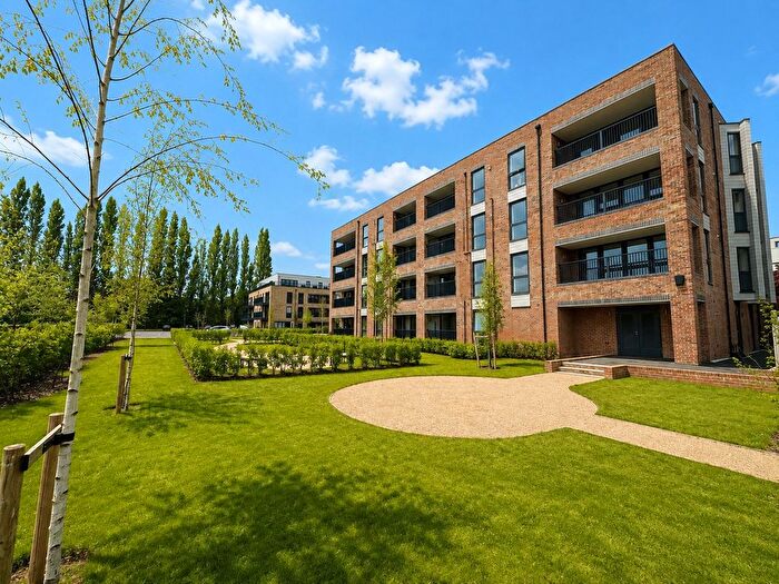 1 Bedroom Flat For Sale In Heathside House, A Littleworth Road, Esher, KT10