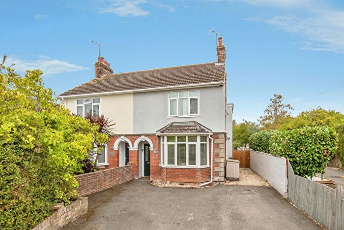 4 Bedroom Semi-Detached House For Sale In Ipswich Road, Colchester, CO4
