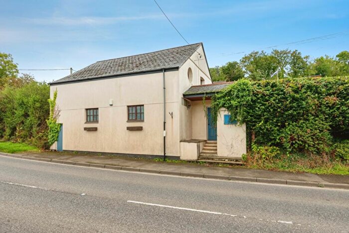 Detached House For Sale In Sladesbridge, Wadebridge, Cornwall, PL27