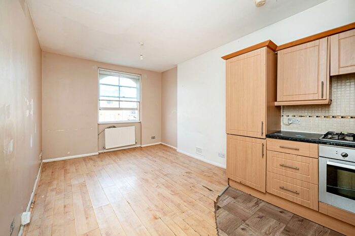 2 Bedroom Flat For Sale In Ladbroke Grove, London, W10
