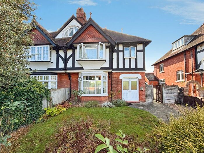 1 Bedroom Flat For Sale In Furze Platt Road, Maidenhead, SL6