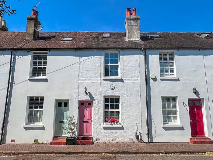2 Bedroom Cottage For Sale In Bell Road, East Molesey, KT8