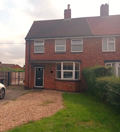 3 Bedroom Semi-Detached House To Rent In Hawton Road, Newark, NG24