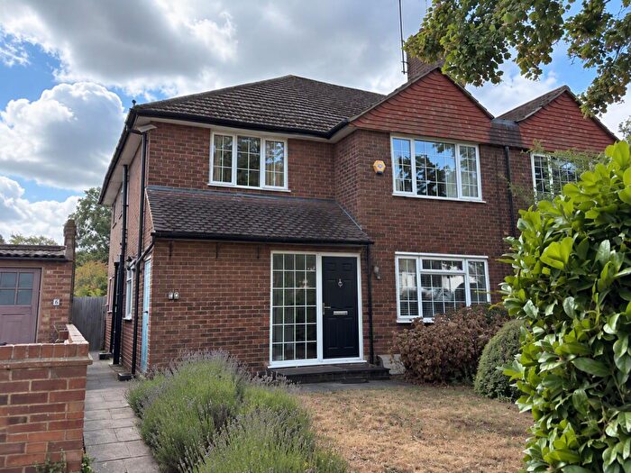 3 Bedroom Maisonette To Rent In Sugden Road, Thames Ditton, KT7