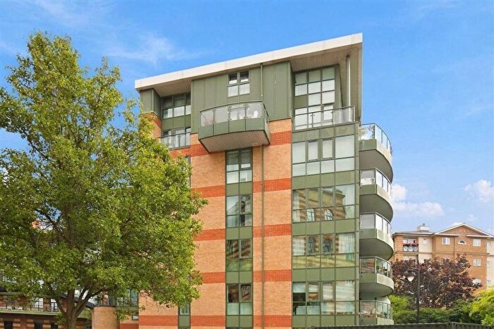 2 Bedroom Flat For Sale In Brasenose Drive, Barnes, SW13
