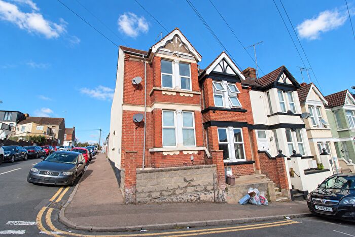 4 Bedroom End Of Terrace House To Rent In Milner Road, Gillingham, Kent, ME7