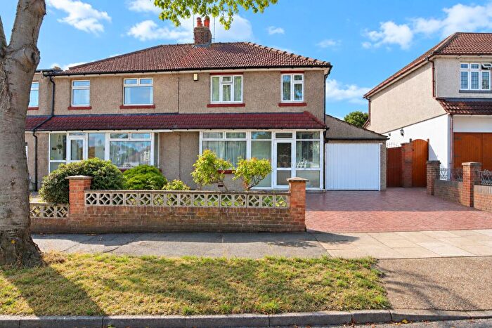 3 Bedroom Semi-Detached House For Sale In Beverley Road, Bexleyheath, DA7