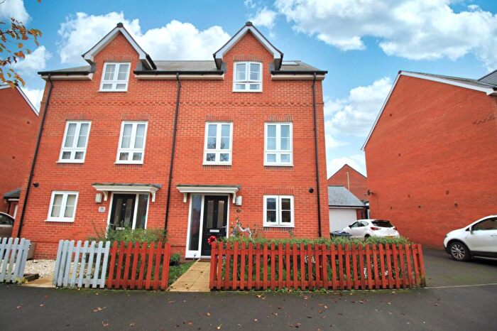 3 Bedroom Semi-Detached House To Rent In Kingsman Drive, Botley, SO32