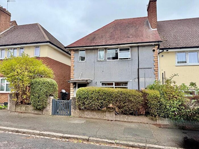 3 Bedroom End Of Terrace House For Sale In West Ridge, Kingsthorpe. Northampton, NN2
