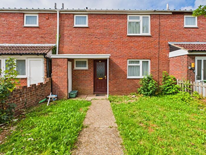 3 Bedroom Terraced House For Sale In Schubert Road, Brighton Hill, Basingstoke, RG22