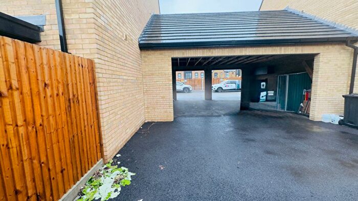 4 Bedroom Semi-Detached House To Rent In Combes Road, Ebbsfleet Valley, DA10