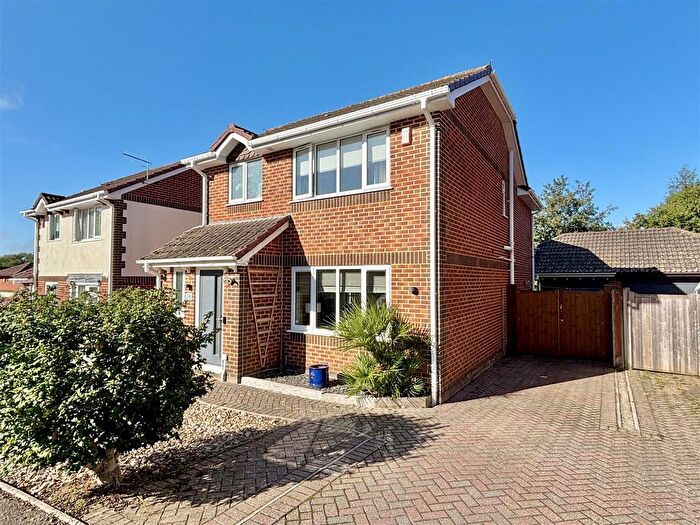 3 Bedroom Detached House For Sale In Gibbs Green, Lytchett Matravers, Poole, BH16