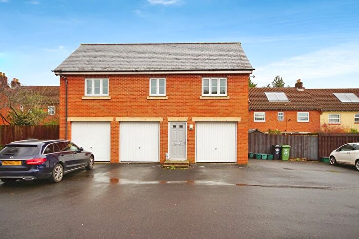 2 Bedroom Flat For Sale In Hickory Lane, Almondsbury, Bristol, Gloucestershire, BS32