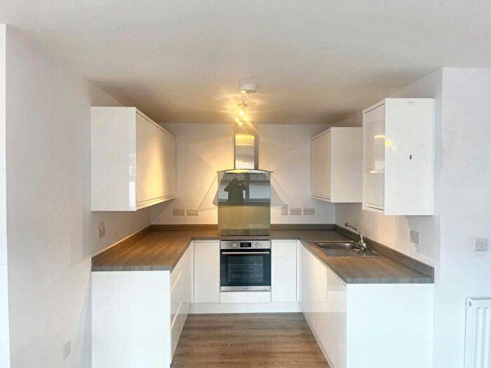2 Bedroom Flat To Rent In Yattendon Road, St. Georges, RH6