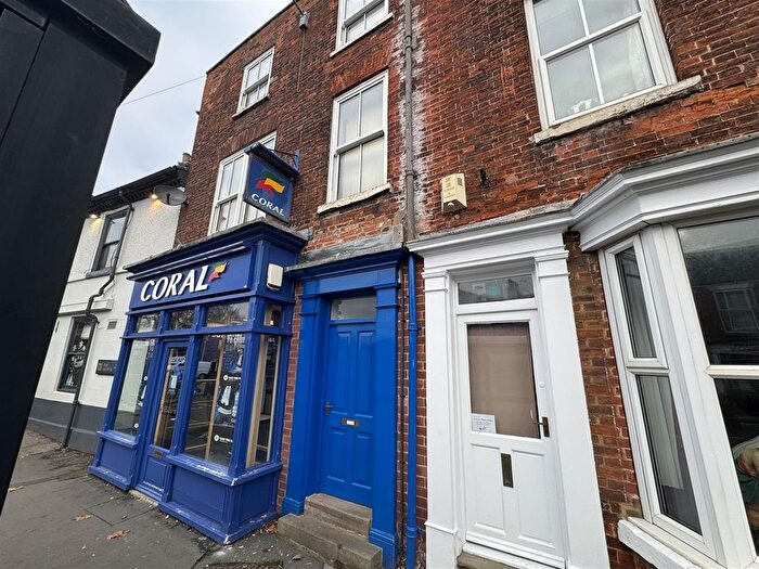 2 Bedroom Flat To Rent In Market Place, Market Weighton, YO43