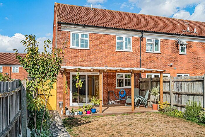 2 Bedroom End Of Terrace House For Sale In Hulatt Road, Cambridge, CB1