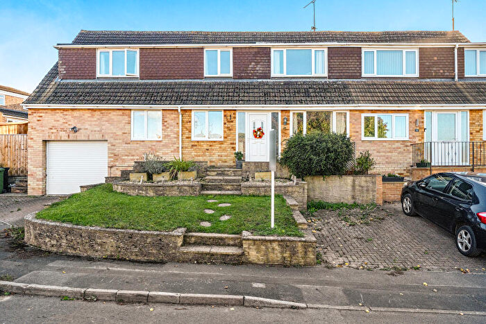 5 Bedroom Semi-Detached House For Sale In Malthouse Close, Blunsdon, Swindon, SN26