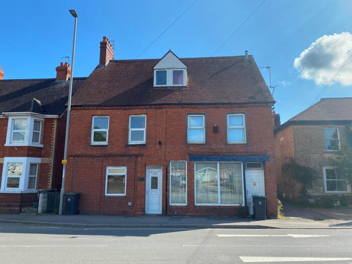 3 Bedroom Flat To Rent In Burnett House, Newbury, Gillingham, Dorset, SP8