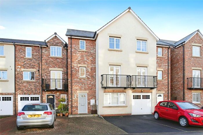 6 Bedroom Town House To Rent In Faraday Court, Nevilles Cross, DH1