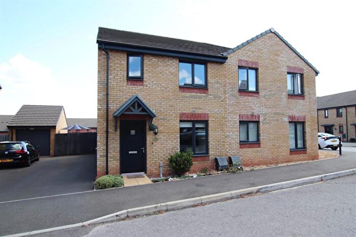 3 Bedroom Semi-Detached House For Sale In Solidus Road, Mayfield Gardens, Exeter, EX1