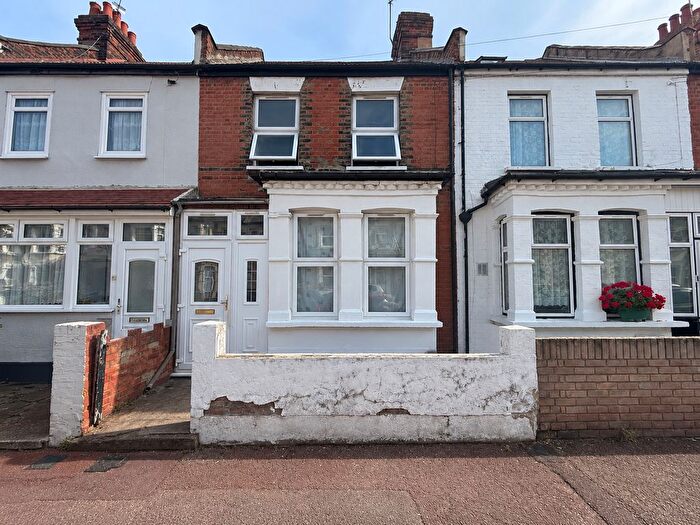 3 Bedroom Terraced House For Sale In Thackeray Road, London, E6