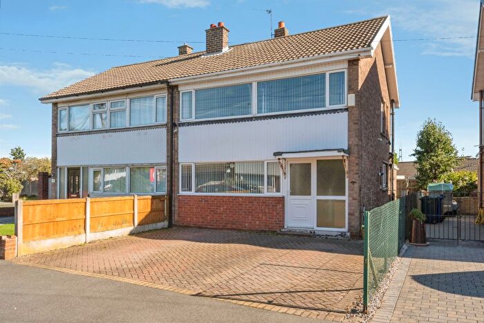 3 Bedroom Semi-Detached House For Sale In Derwent Drive, Kirk Sandall, Doncaster, DN3