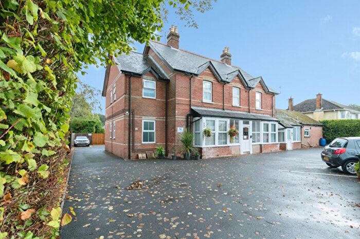 1 Bedroom Flat For Sale In Church Road, Ferndown, BH22