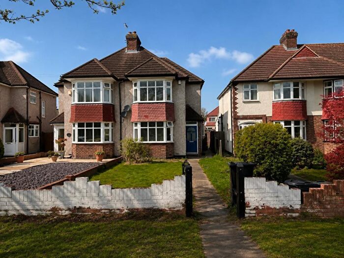 3 Bedroom Semi-Detached House For Sale In Cray Avenue, Orpington, Kent, BR5