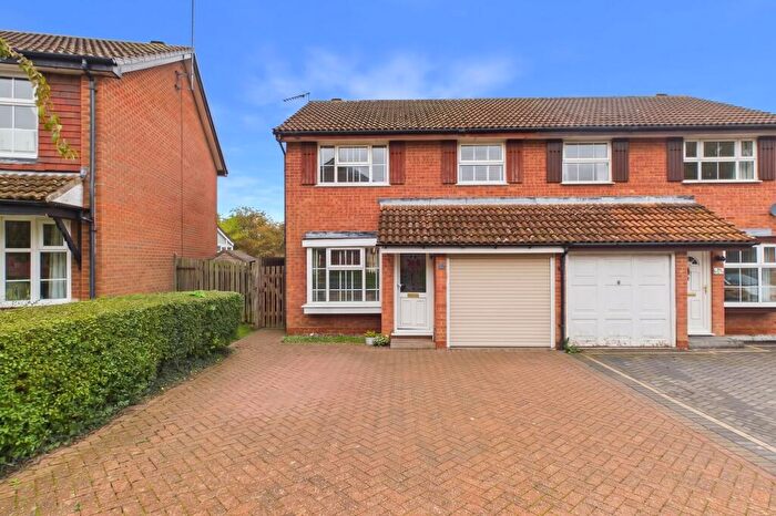 3 Bedroom Semi-Detached House For Sale In Ashwin Close, Brackley, NN13