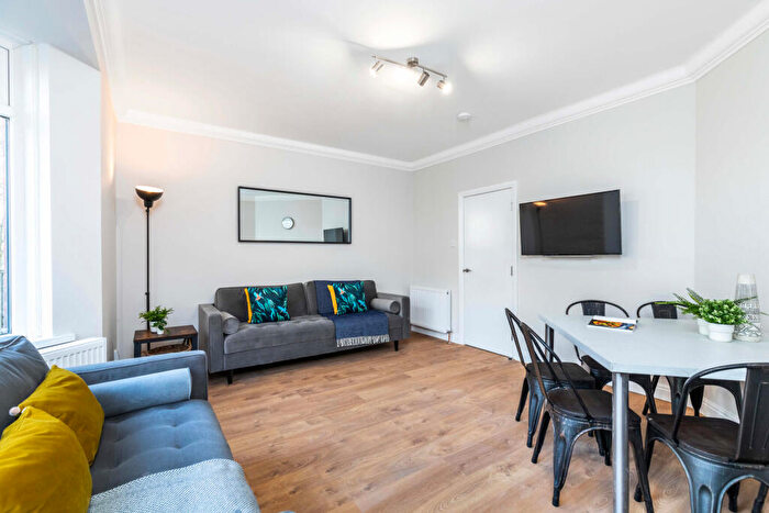 6 Bedroom House To Rent In Hartley Avenue, Leeds, LS6