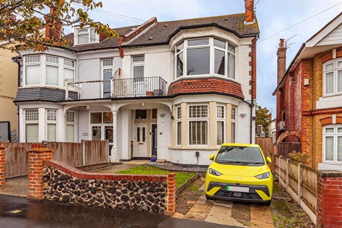1 Bedroom Flat For Sale In Ailsa Road, Westcliff-On-Sea, SS0