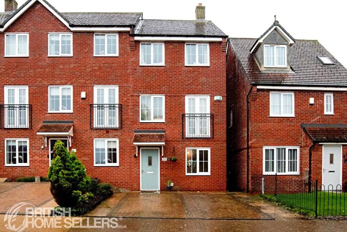 3 Bedroom End Of Terrace House For Sale In Mulberry Close, Ormskirk, Lancashire, L39