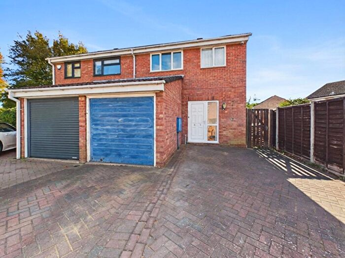 3 Bedroom Semi-Detached House For Sale In Jenkins Close, Eaton Socon, St. Neots, PE19