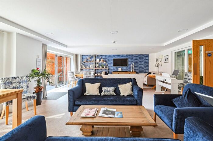 1 Bedroom Flat For Sale In High Street, Cobham, Surrey, KT11