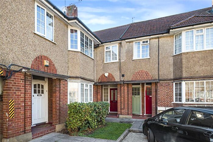 2 Bedroom Apartment For Sale In Hither Green Lane, London, SE13
