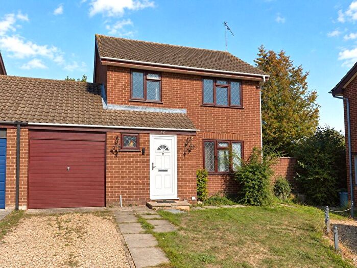 3 Bedroom Link Detached House For Sale In Blenheim Close, Wokingham, Berkshire, RG41