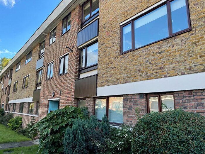 2 Bedroom Flat To Rent In Greenacres, North Park, Eltham, SE9