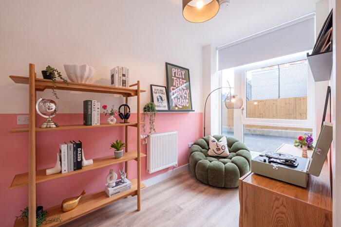 2 Bedroom Flat For Sale In Edgware Road, Hendon, NW9