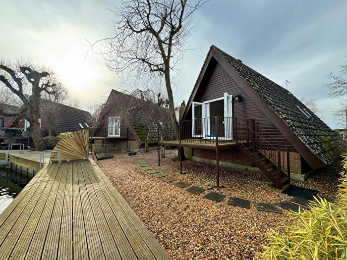 2 Bedroom Lodge To Rent In Isleham Marina, Fen Bank, Isleham, Cambs, CB7