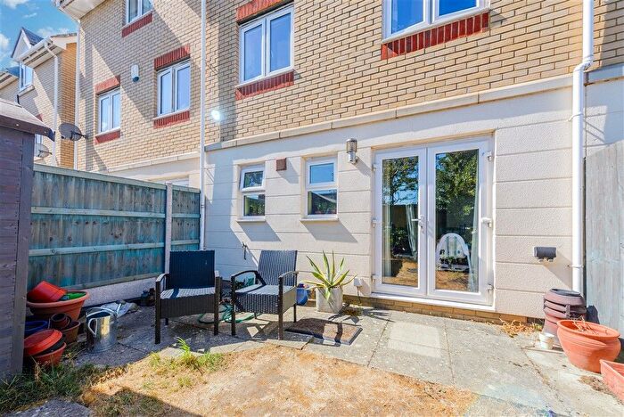 4 Bedroom Terraced House For Sale In Cochrane Drive, Dartford, Kent, DA1